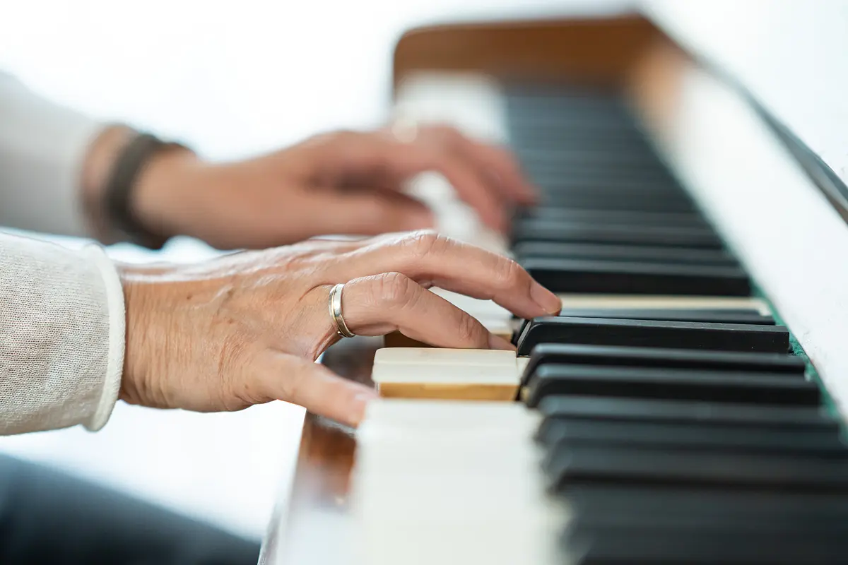 kammpmann-img-uebermich-meinemission-klavier_1200px_Export