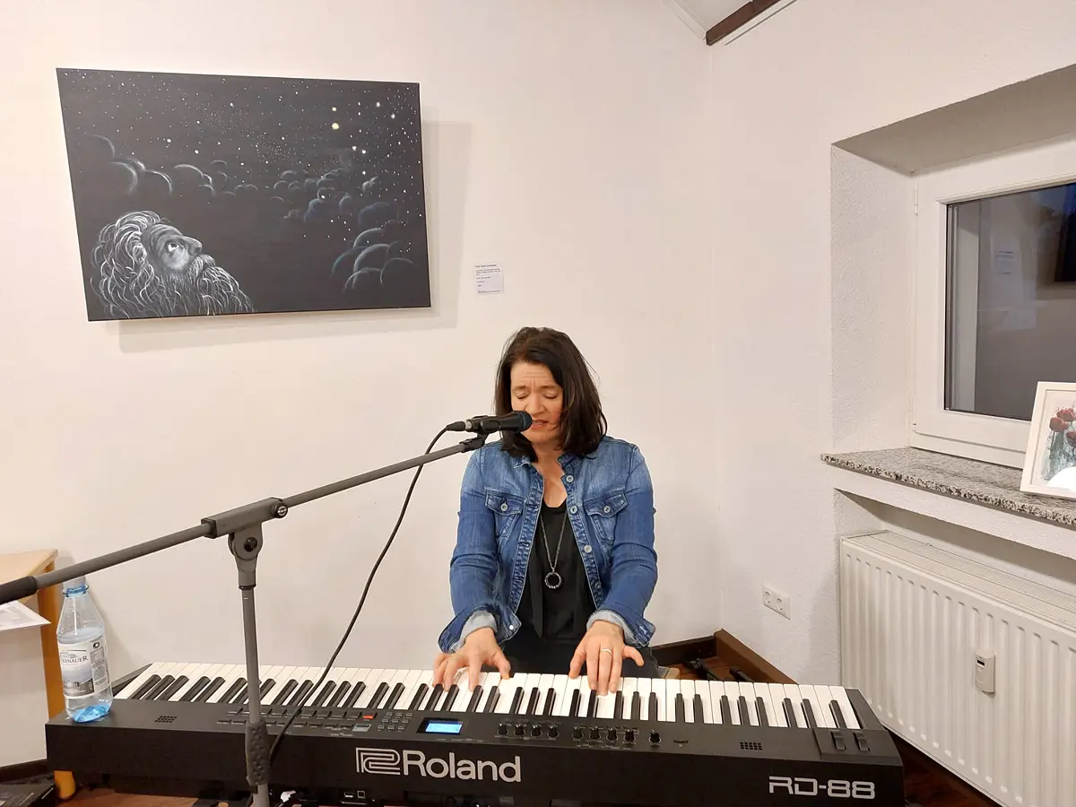 kampmann-img-home-momentedermusik-dorisamklavier_1200px_Export